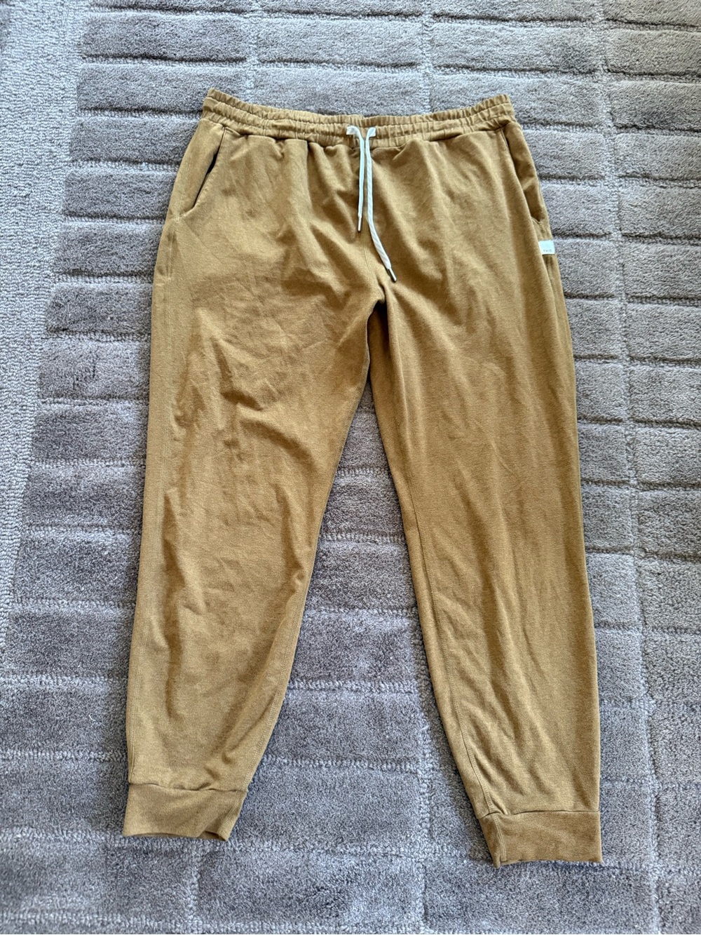 Vuori Women's Drawstring Joggers - Camel